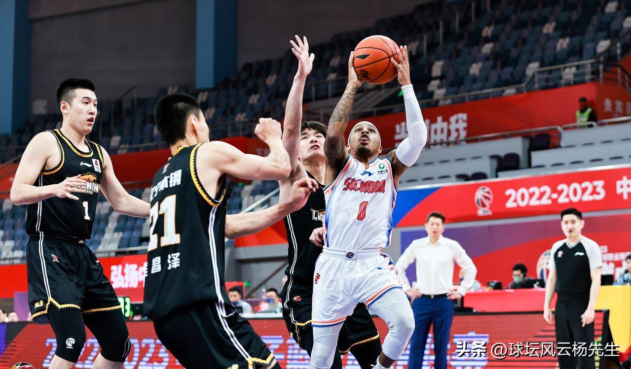 四川男篮客场取胜，登上积分榜前列