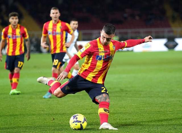 佩尔图亚门将表现出色，扑救多次保住胜利