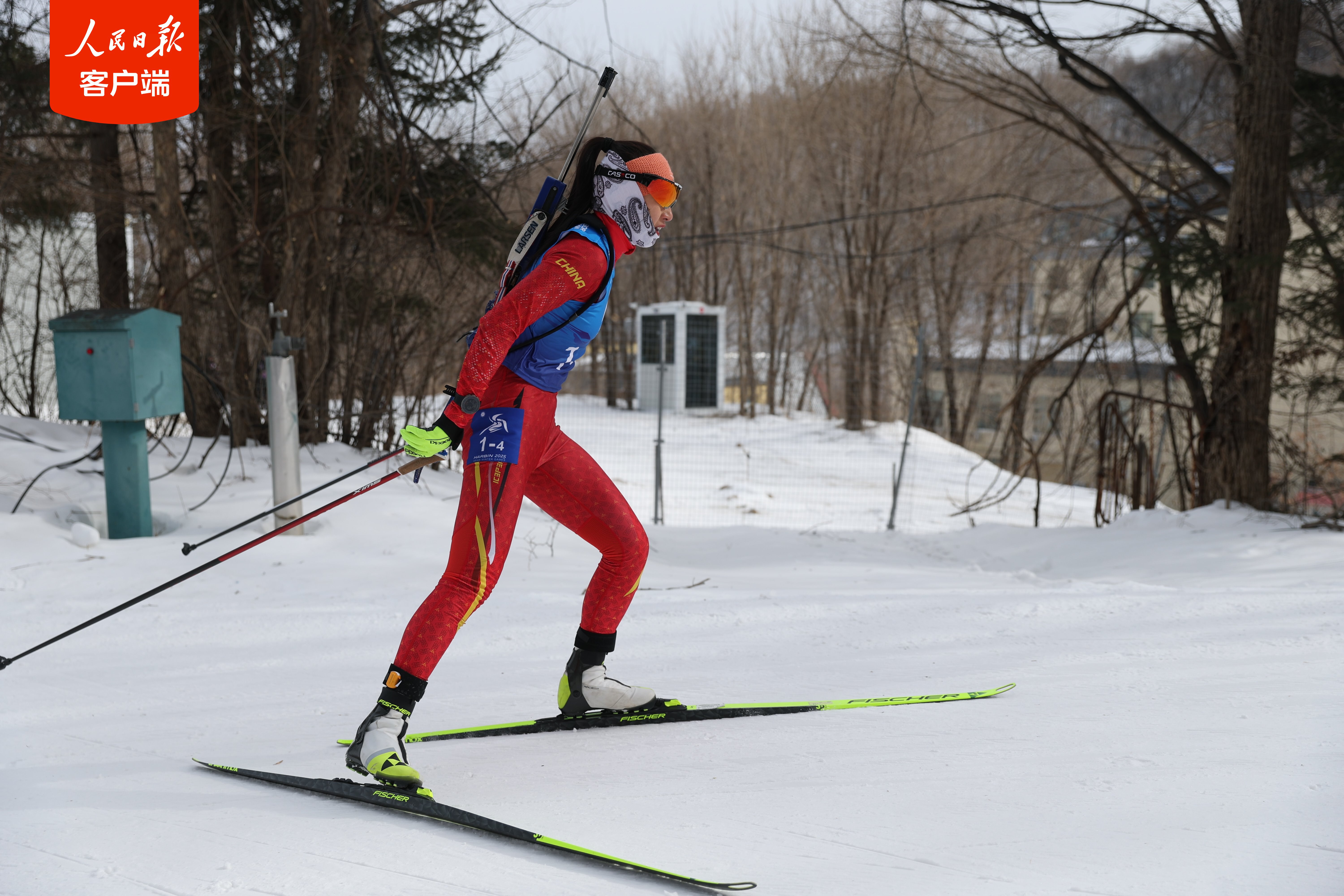 勇敢的女运动员在比赛中展现出色技艺 勇敢的女运动员在比赛中展现出色技艺