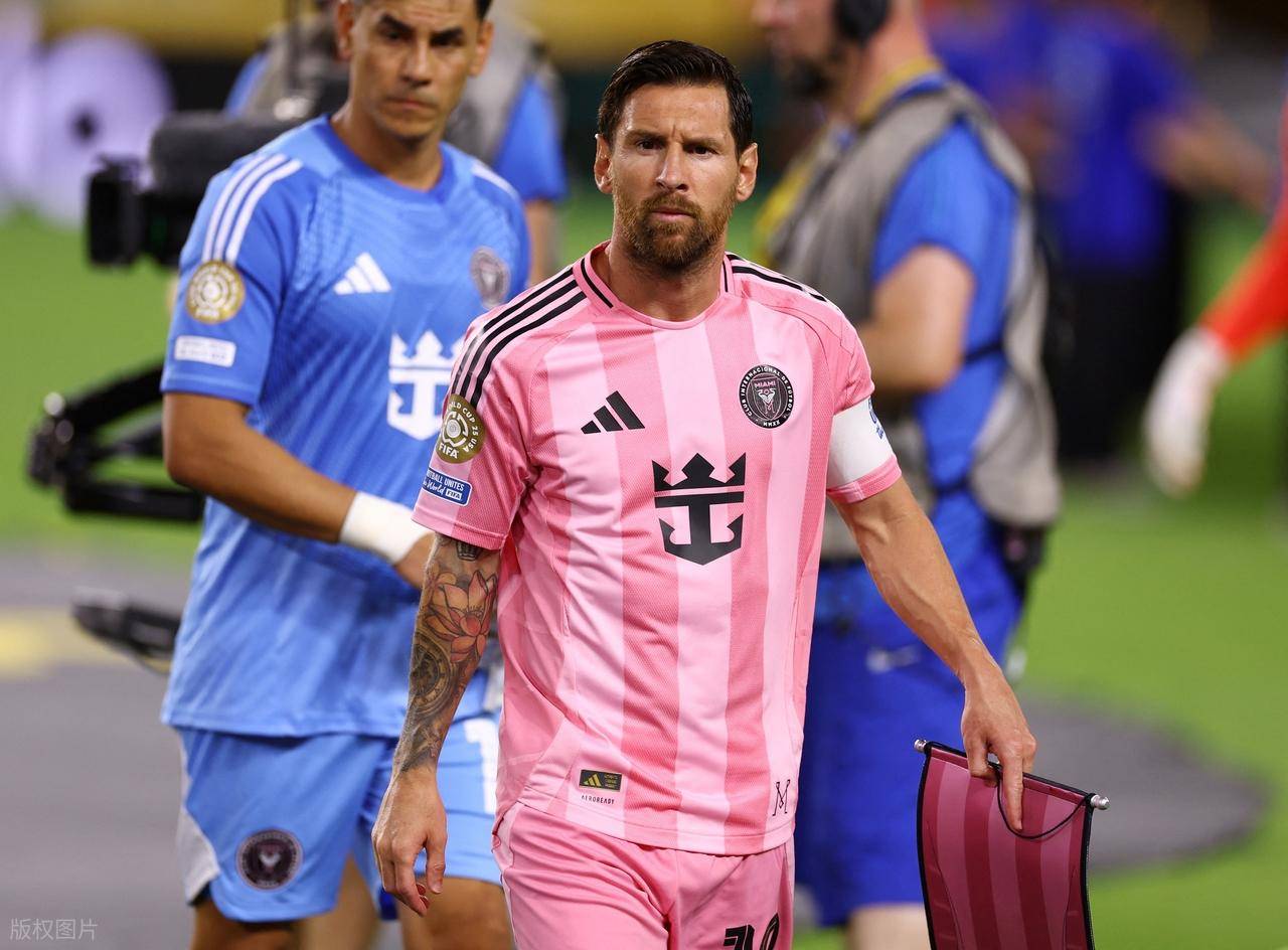 美国足球运动员备战大陆国际比赛 美国足球运动员备战大陆国际比赛