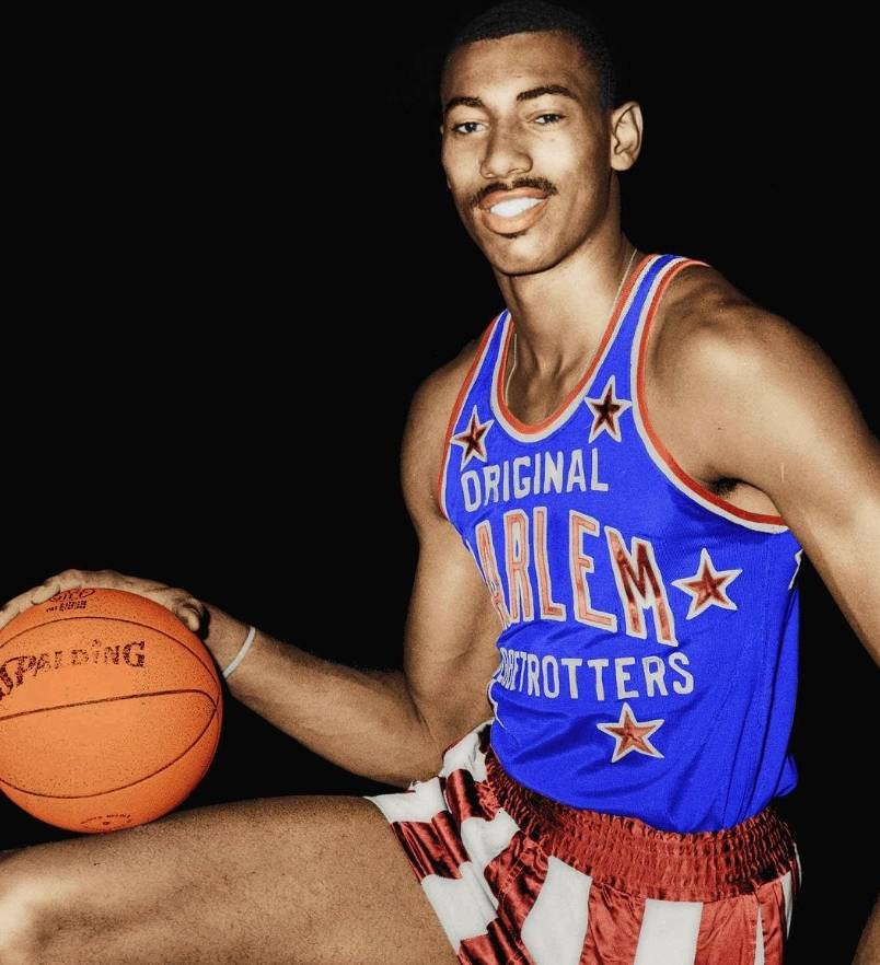 篮球场上的年轻新秀正受到广泛关注的简单介绍 篮球场上的年轻新秀正受到广泛关注的简单介绍