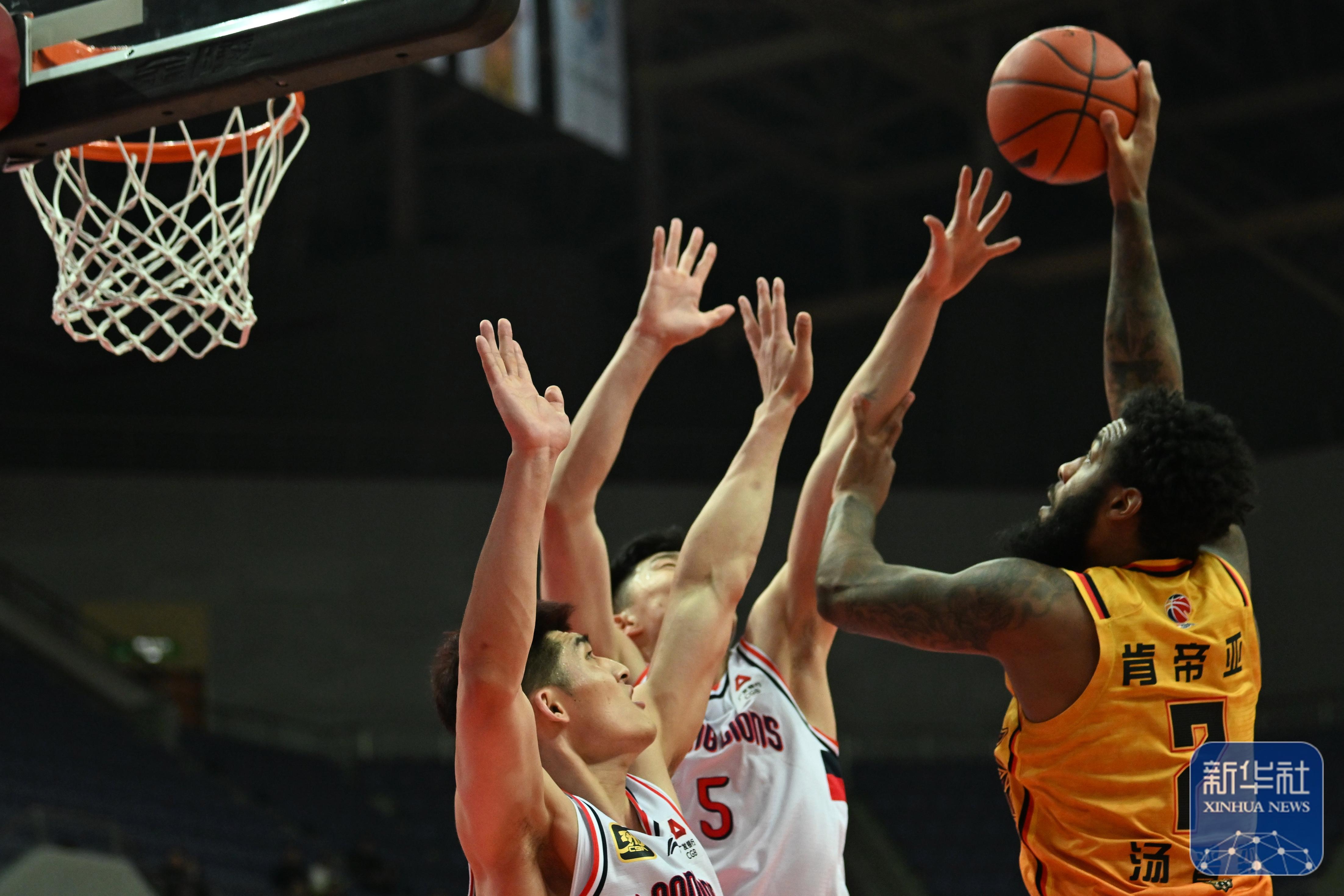 篮球场上的年轻新秀正受到广泛关注的简单介绍 篮球场上的年轻新秀正受到广泛关注的简单介绍