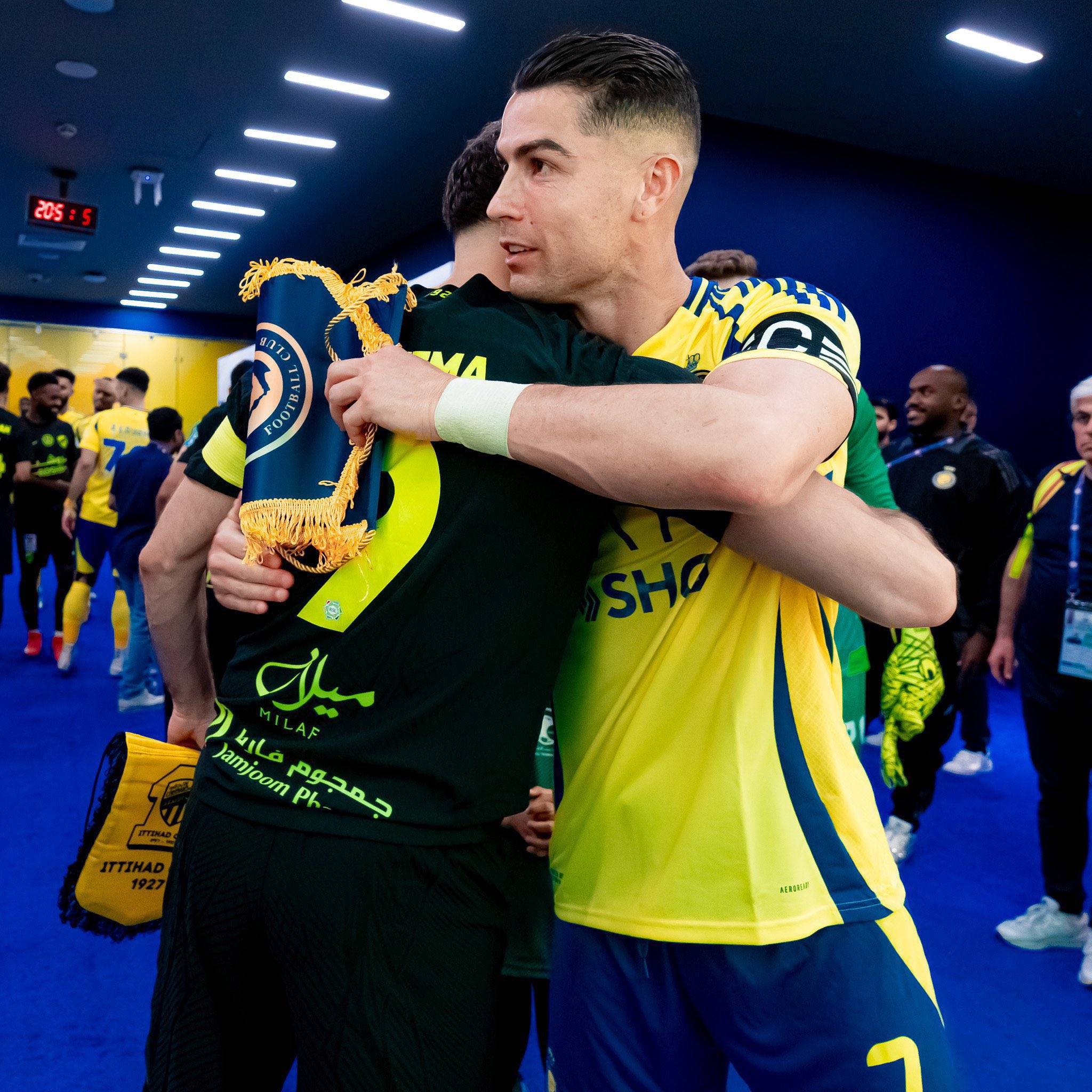 包含巴西碾压瑞士，本泽马一己之力扛起全队的词条