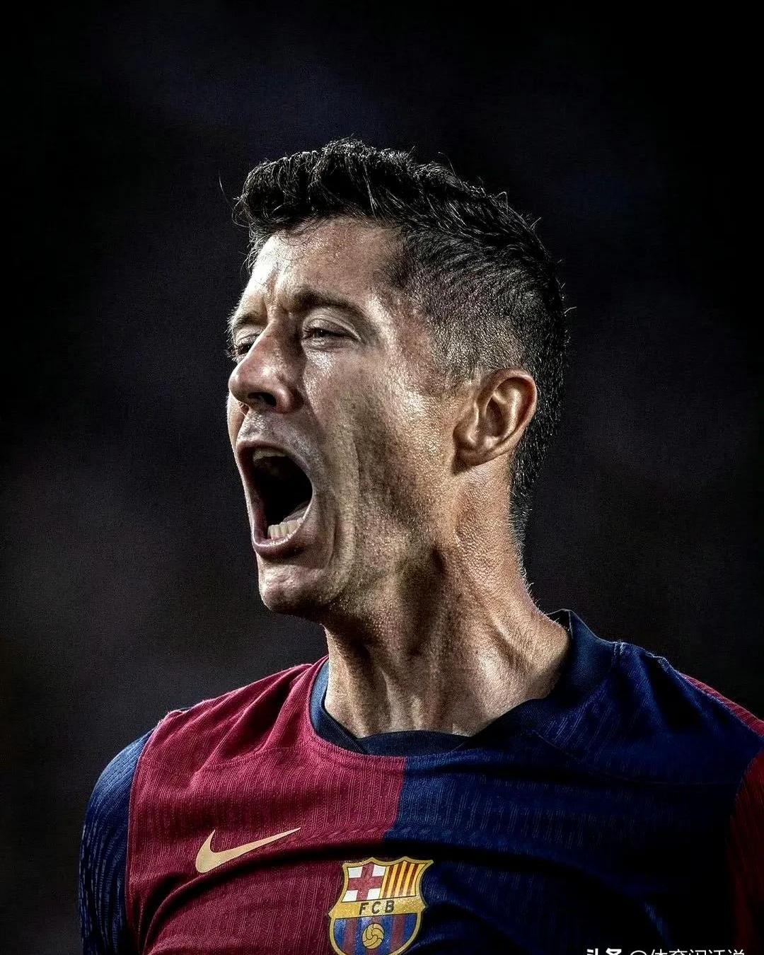 瑞士完胜莱比锡红牛，莱万完成帽子戏法的简单介绍