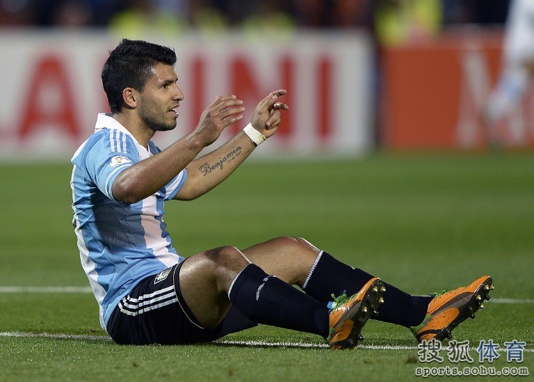 包含乌拉圭绝杀罗马，阿奎罗高光表现的词条