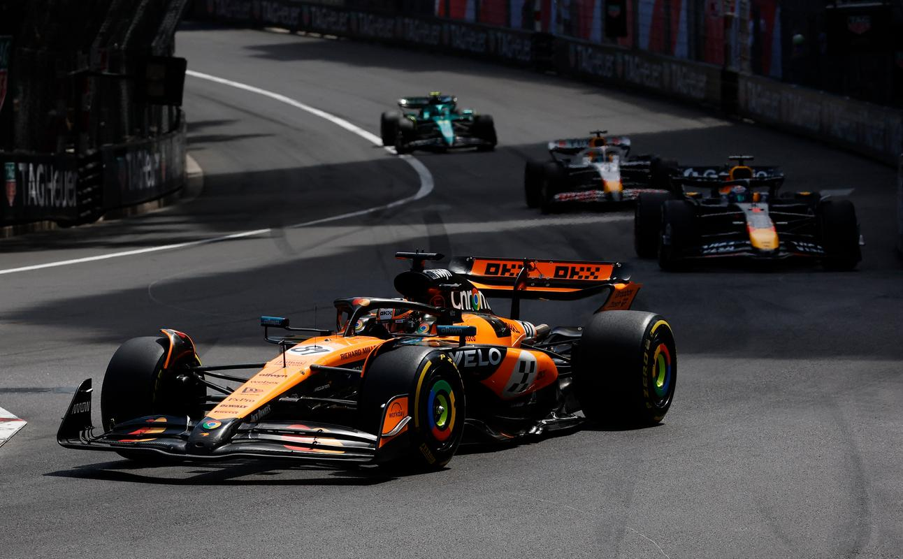 威廉姆斯横扫红牛车队,佩雷兹带队取胜 威廉姆斯横扫红牛车队,佩雷兹带队取胜